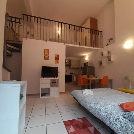 Apartment Gemme Fiorentine In Front Of The Train Station 5 Minutes From The Centre Free Parking *