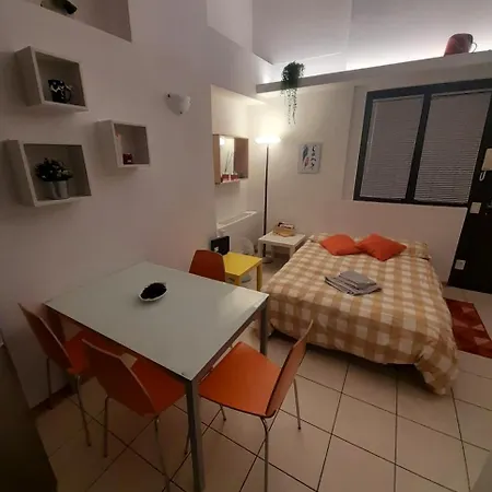 Gemme Fiorentine In Front Of The Train Station 5 Minutes From The Centre Free Parking Apartment Florence